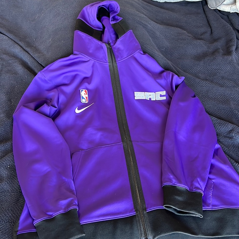 Nike thermaflex showtime Sacramento kings hoodie. Size XL